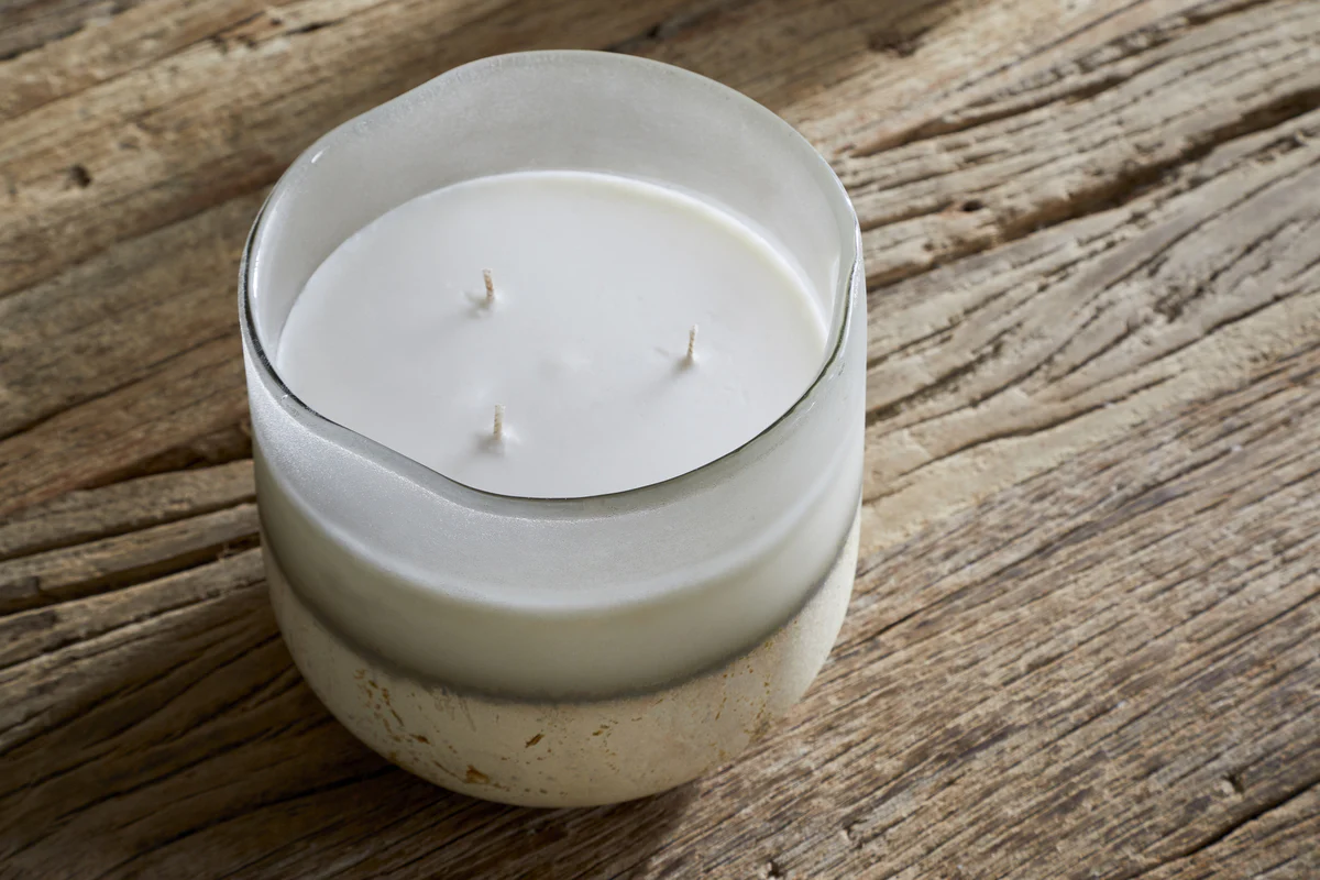 Cardamom & Amber 3 Wick Scented Candle - Aged Smoke - Image 3