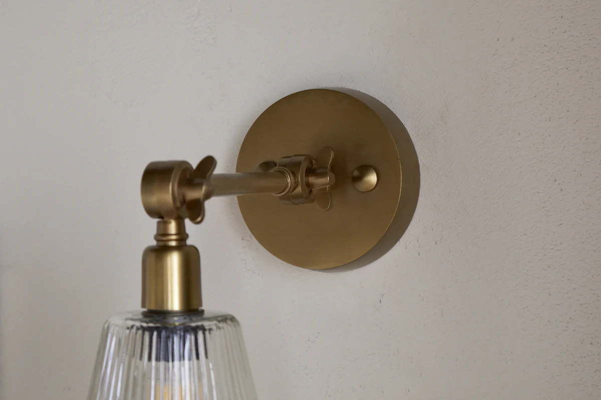 Davika Ribbed Glass Task Wall Lamp - Clear & Antique Brass - Image 4