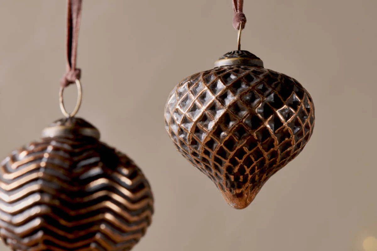 Varu Baubles - Black & Gold - (Set of 4) - Image 3